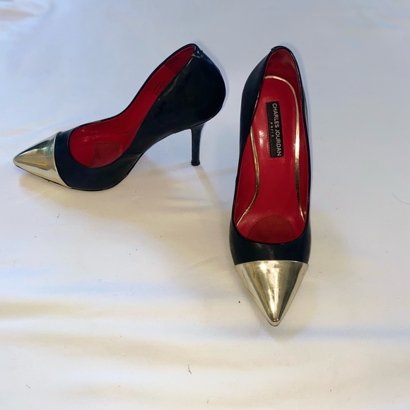 Black and Silver Pointed Pumps - Picture 3 of 3